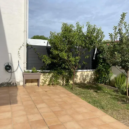 Grande Familiale A 5 Min Des Plages En Voiture - 4 - Wifi - Clim - Stationnement Facile - Grande Cour 펜션