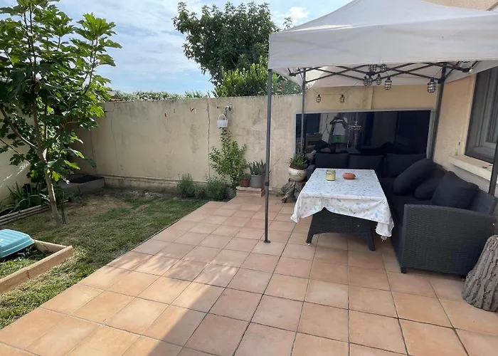 Grande Familiale à 5 Min Des Plages En Voiture - 4 - Wifi - Clim - Stationnement Facile - Grande Cour Casa de Férias